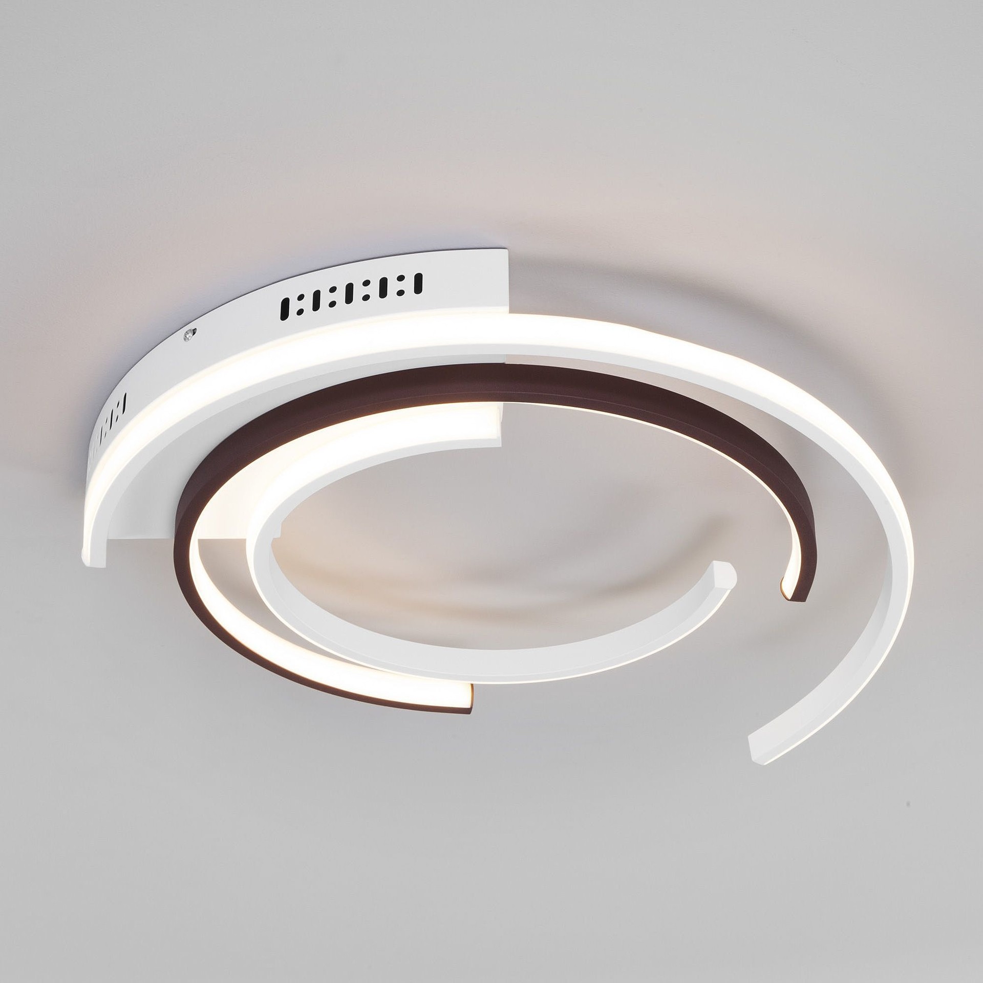 Потолочная люстра Eurosvet Gross 90248/3 белый/коричневый