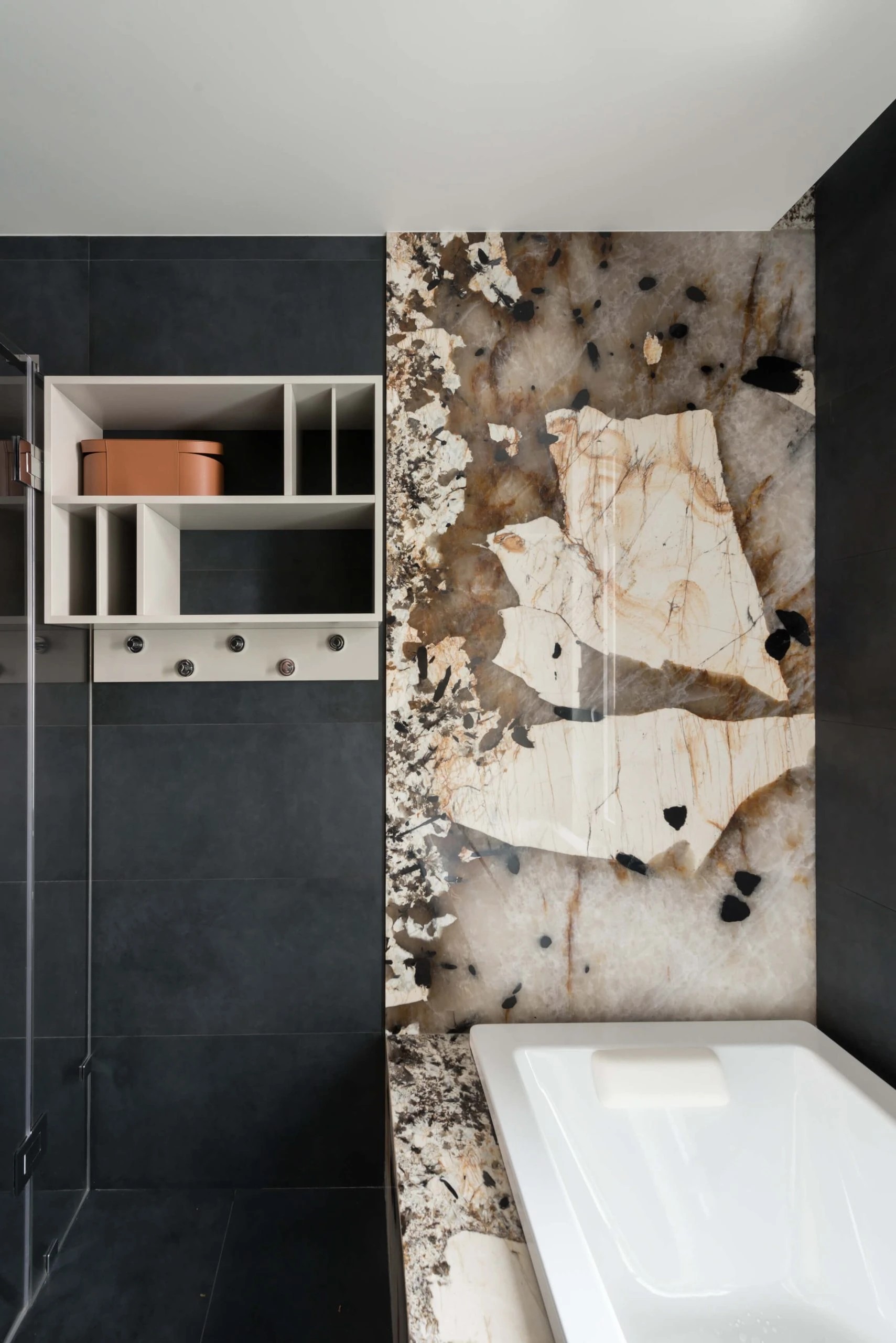 КВАРТИРА В ЖК «ЛЕОНТЬЕВСКИЙ МЫС»