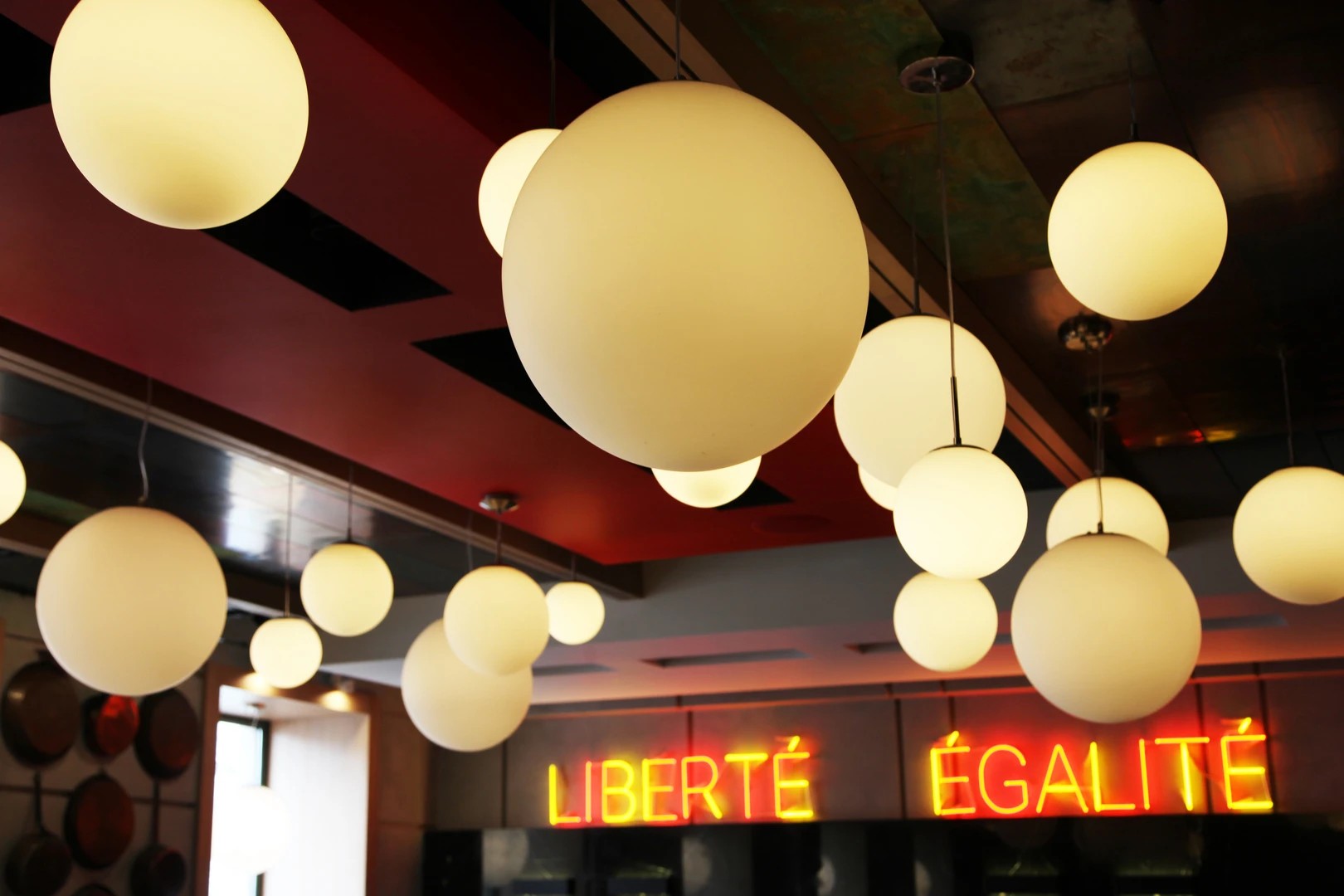 БИСТРО “LE MOUJIK"