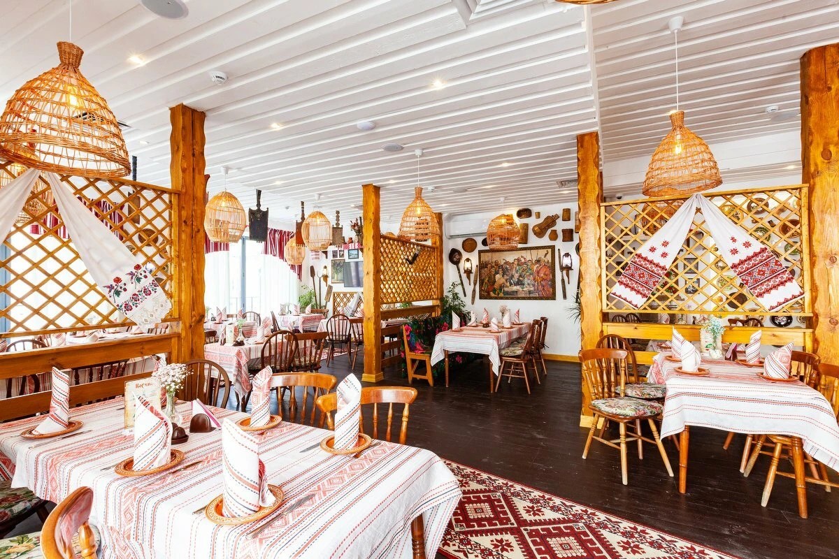 Интерьер ресторана украинской кухни «Тарас Бульба»