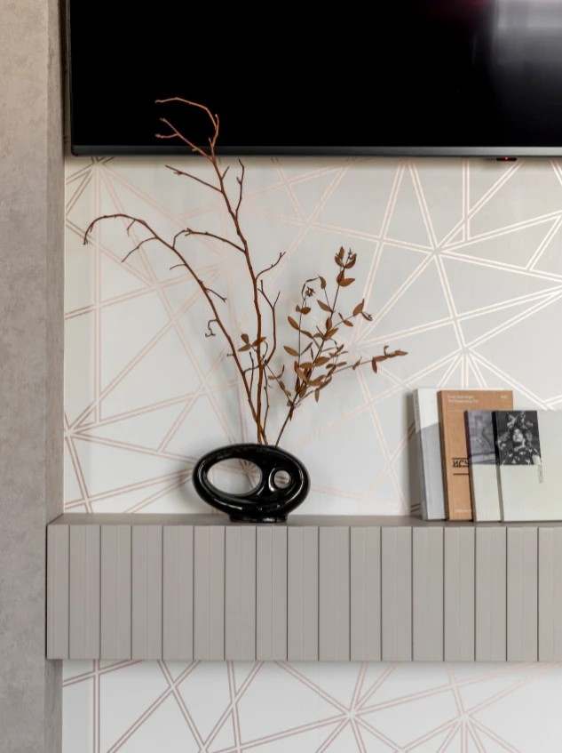 Двухкомнатная квартира с большой кухней и яркими акцентами