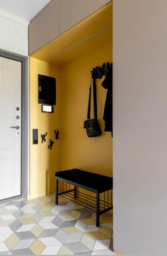 Двухкомнатная квартира с большой кухней и яркими акцентами