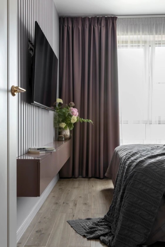 Двухкомнатная квартира с большой кухней и яркими акцентами