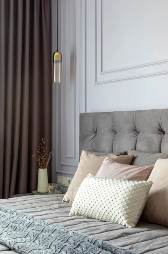 Двухкомнатная квартира с большой кухней и яркими акцентами