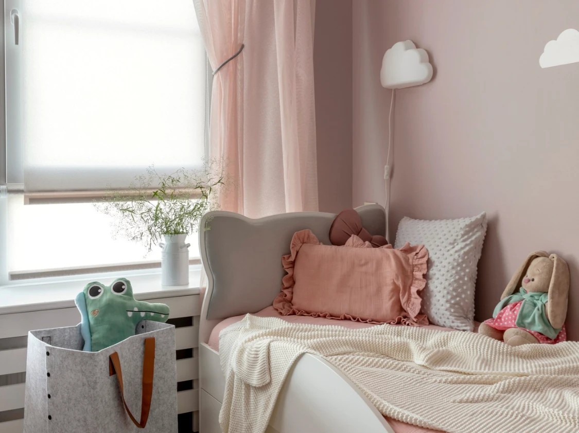 Двухкомнатная квартира с большой кухней и яркими акцентами