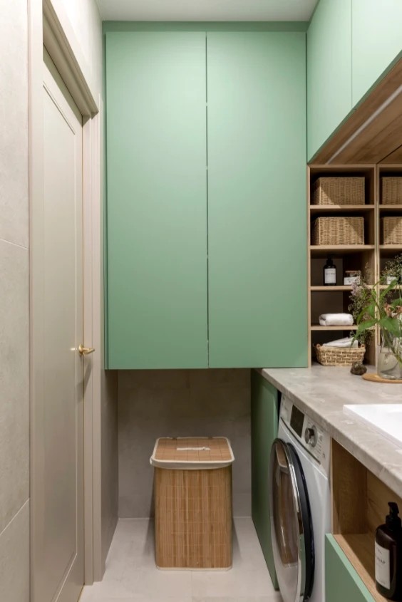 Двухкомнатная квартира с большой кухней и яркими акцентами