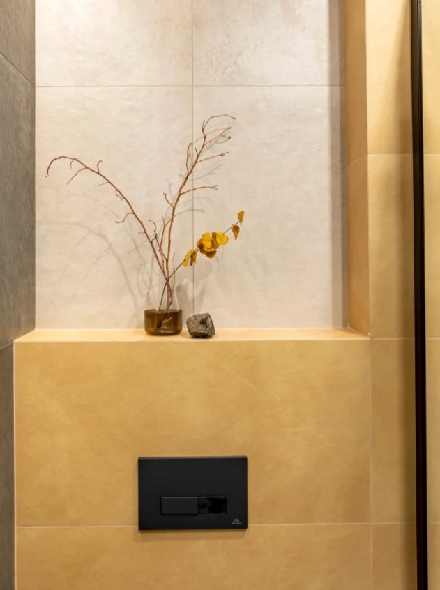 Двухкомнатная квартира с большой кухней и яркими акцентами