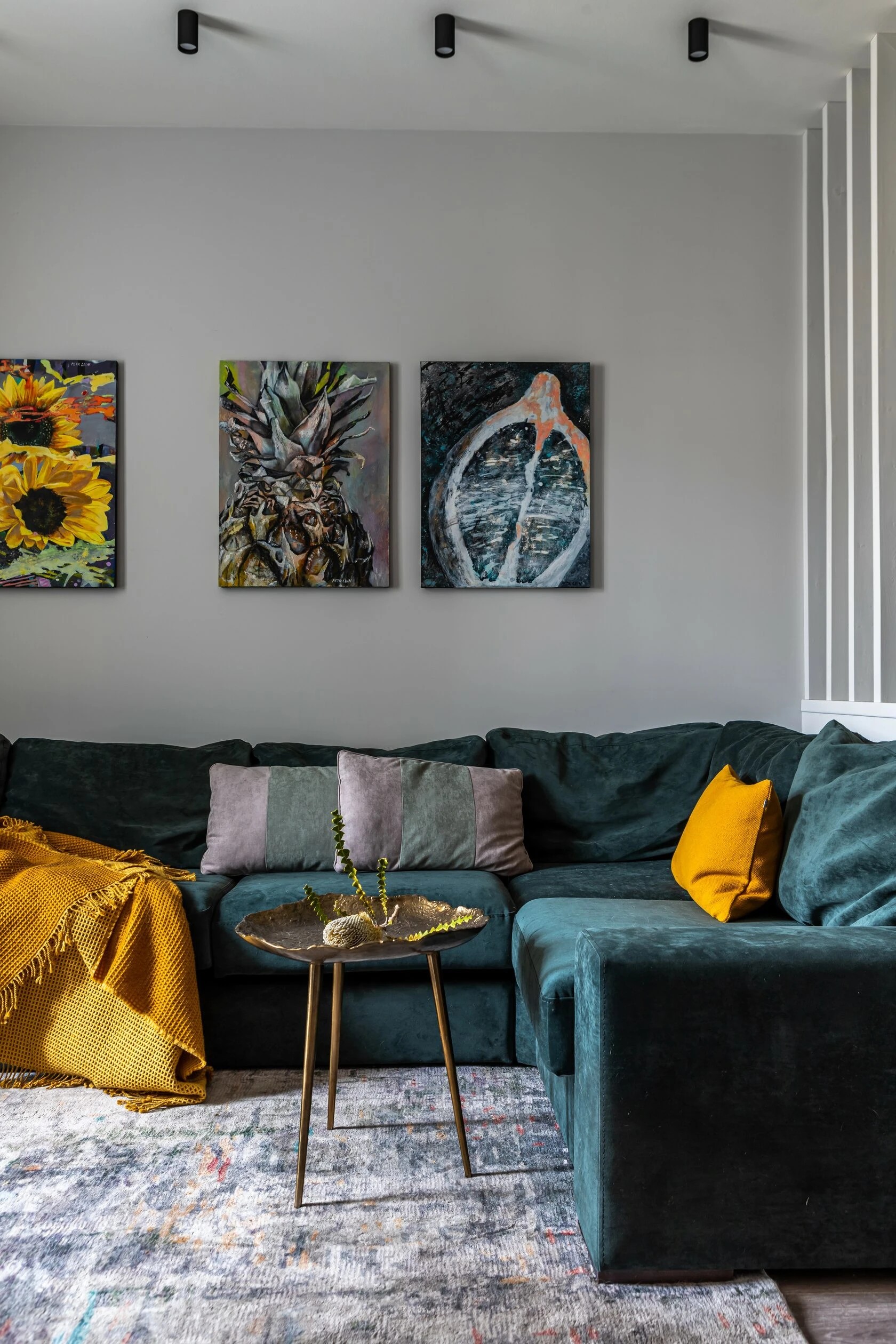 КВАРТИРА С ЯРКИМИ АКЦЕНТАМИ В СТАРОМ ФОНДЕ