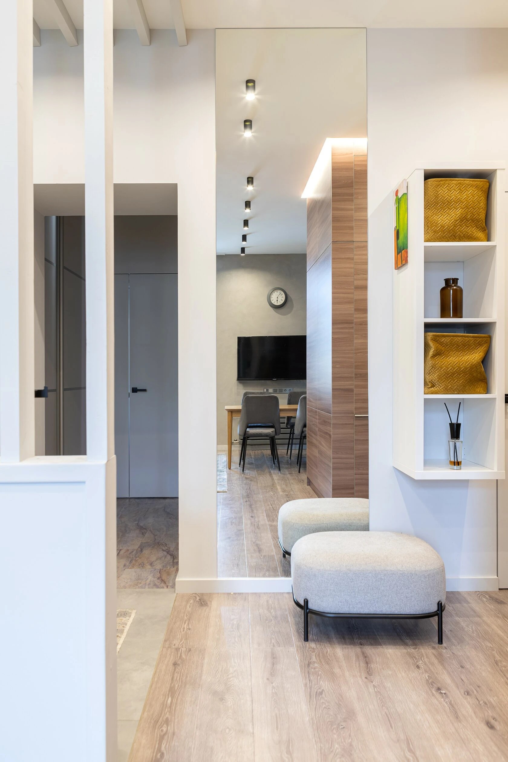 КВАРТИРА С ЯРКИМИ АКЦЕНТАМИ В СТАРОМ ФОНДЕ