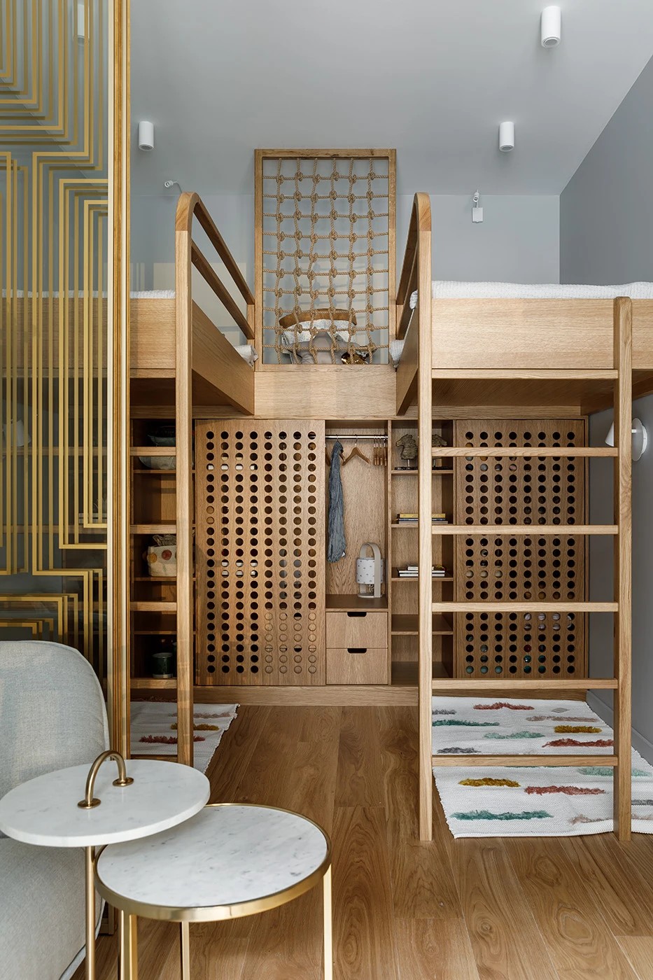 КВАРТИРА-ШКАТУЛКА ДЛЯ СЕМЬИ С ДВУМЯ ДЕТЬМИ