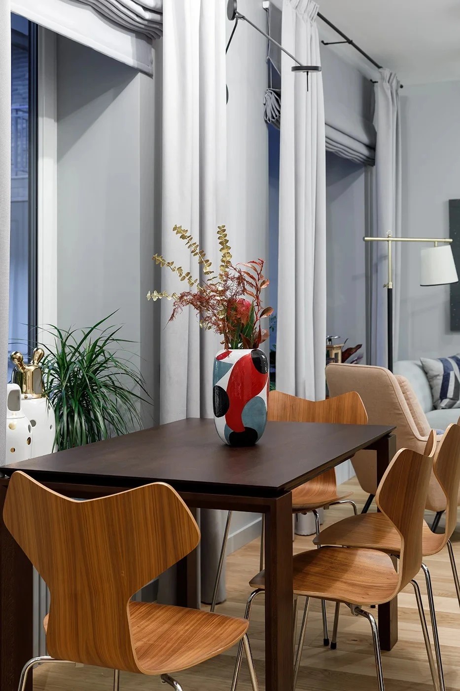 КВАРТИРА-ШКАТУЛКА ДЛЯ СЕМЬИ С ДВУМЯ ДЕТЬМИ