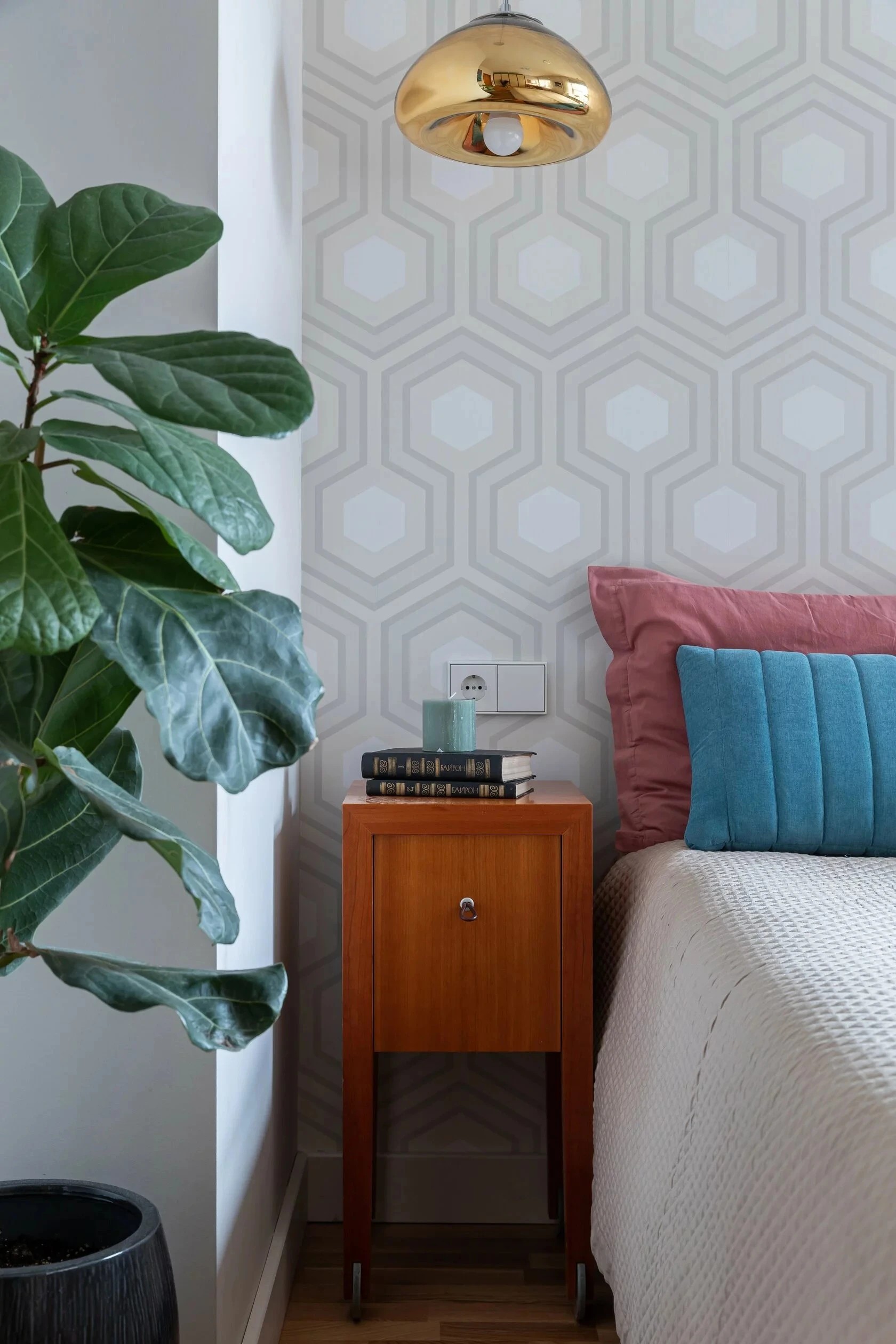 ЭКЛЕКТИЧНАЯ КВАРТИРА В СТАЛИНСКОМ ДОМЕ