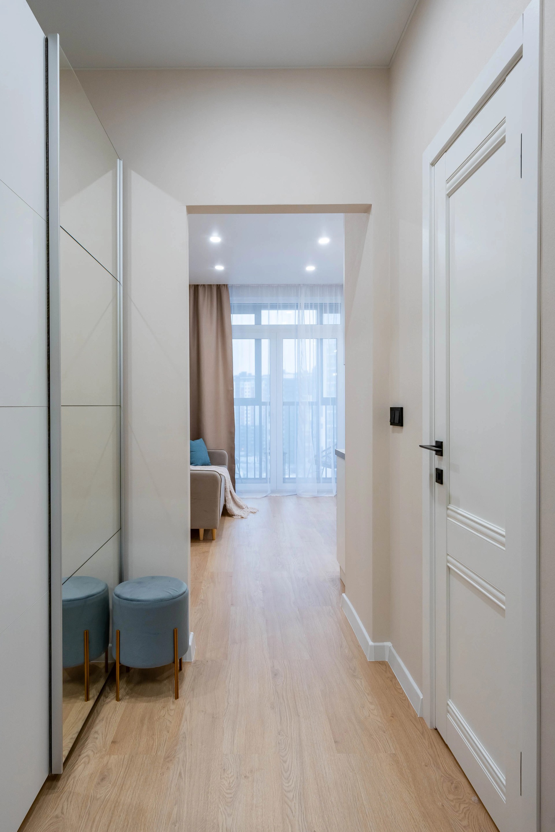 Студия с панорамным окном. ЖК  Европейский парк