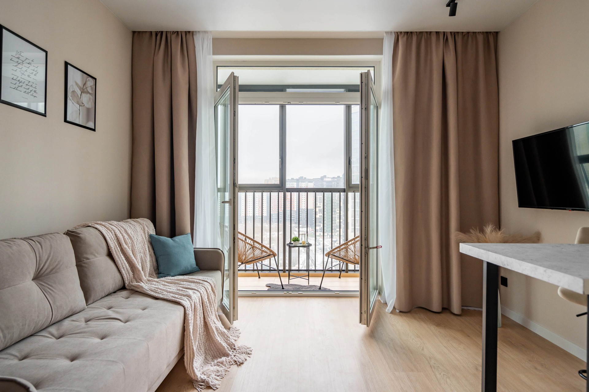 Студия с панорамным окном. ЖК  Европейский парк