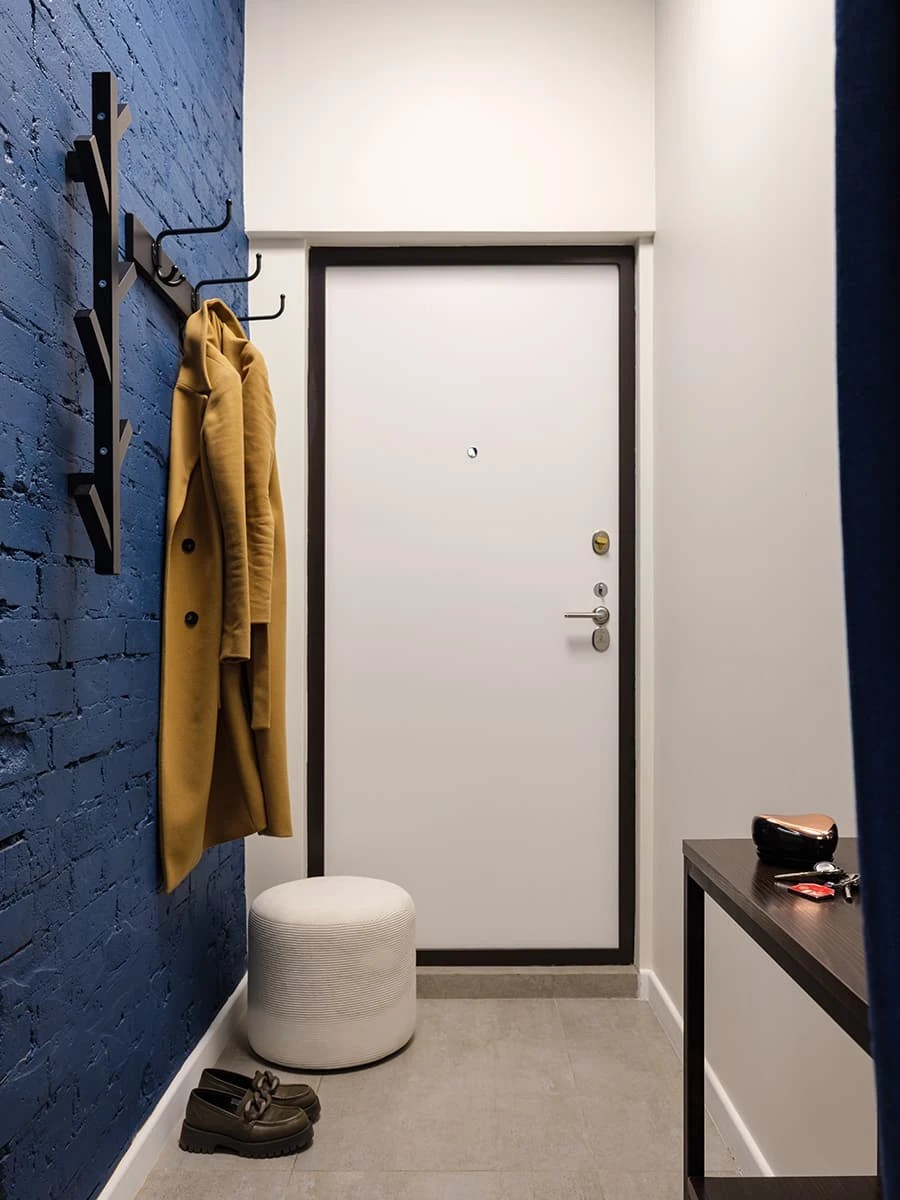 Уютный интерьер с доминирующим синим цветом