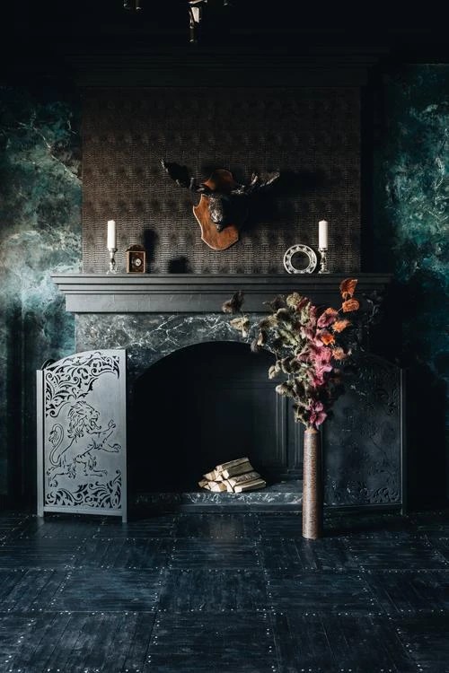 ЗАЛ ЧЕРНАЯ КЛАССИКА