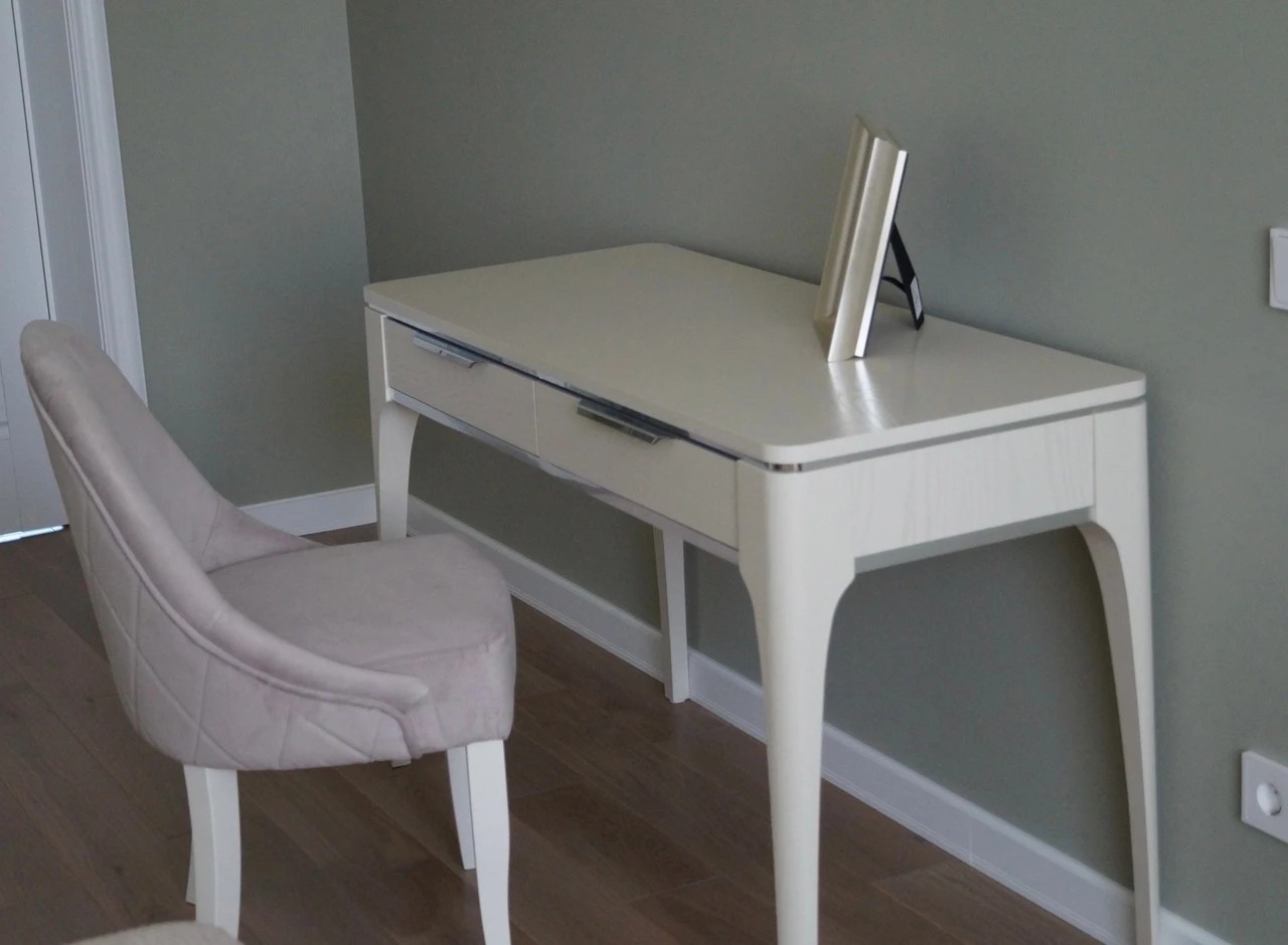 Спальня с гардеробной комнатой .