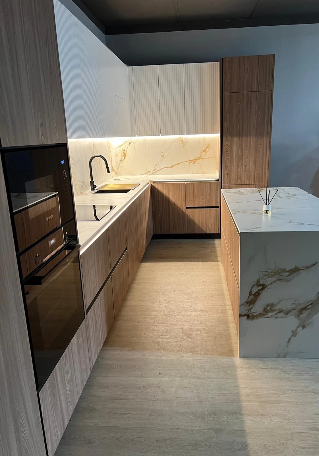 ШОУРУМ МЕБЕЛИ В ИСПАНИИ