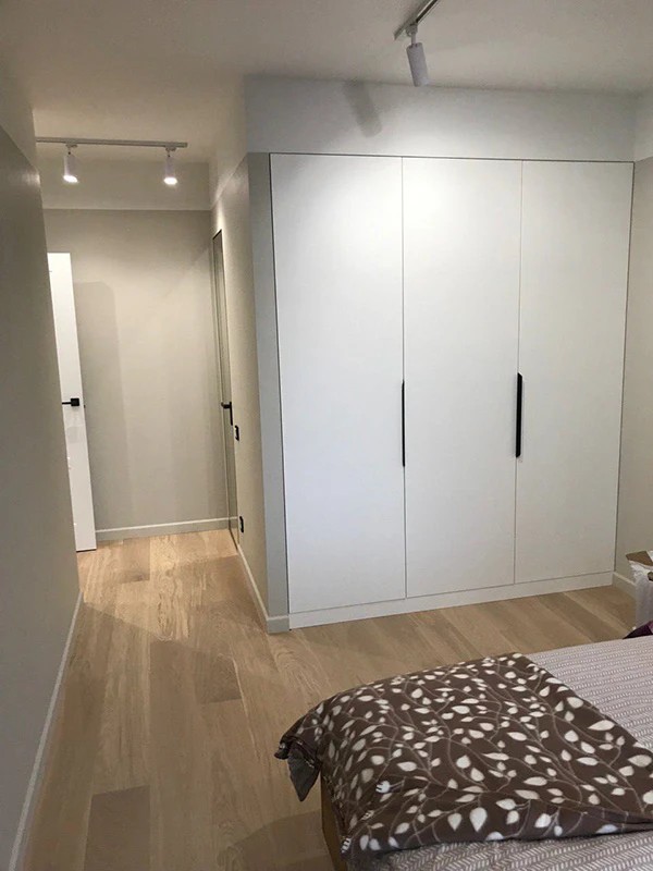 BELOOSTROVSKAYA / 01