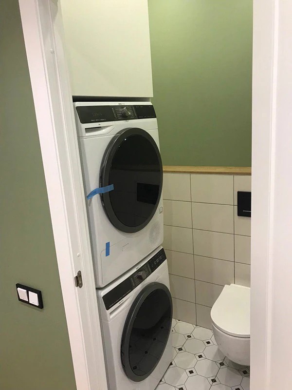 BELOOSTROVSKAYA / 01