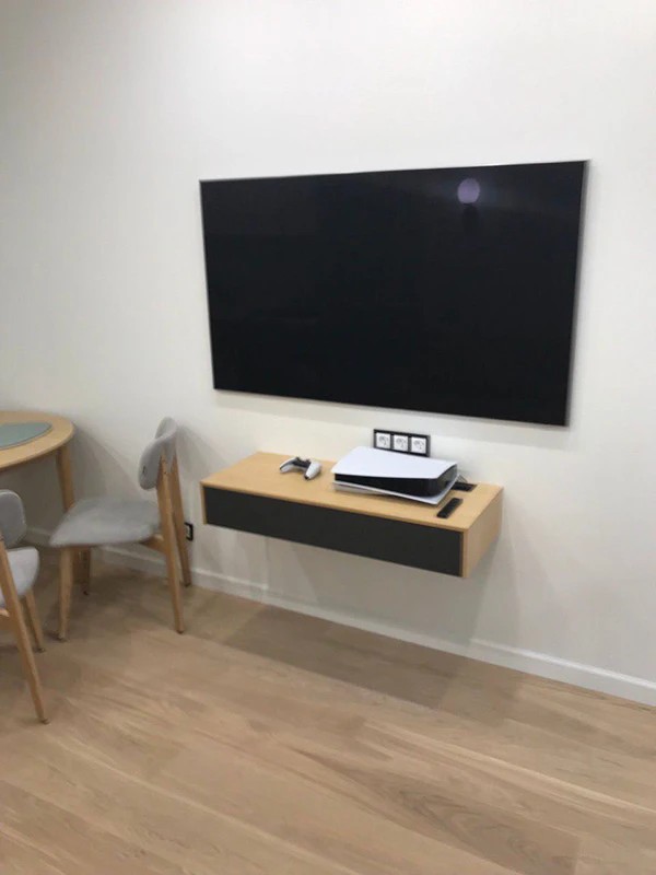 BELOOSTROVSKAYA / 01