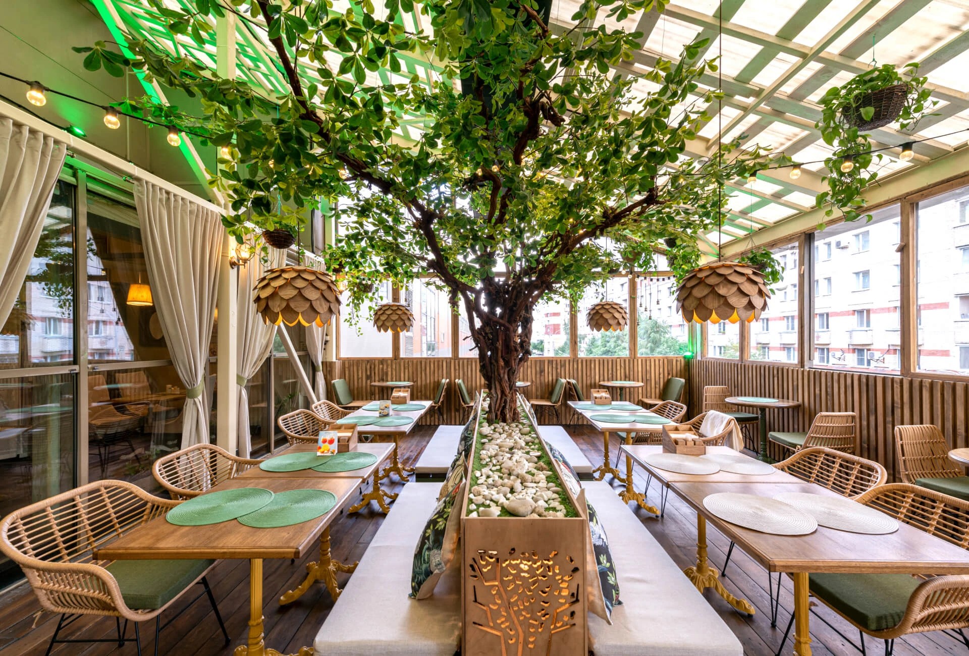 ЛЕТНЯЯ ВЕРАНДА ПЛЮШКИНА