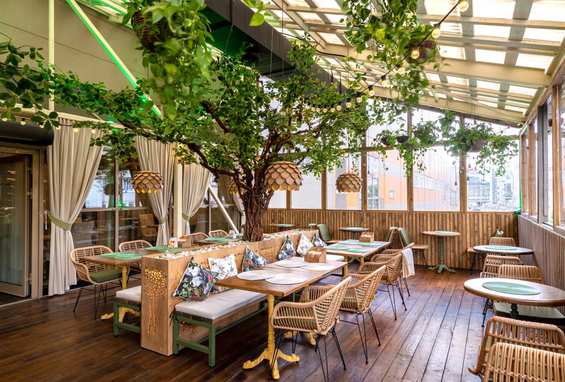 ЛЕТНЯЯ ВЕРАНДА ПЛЮШКИНА