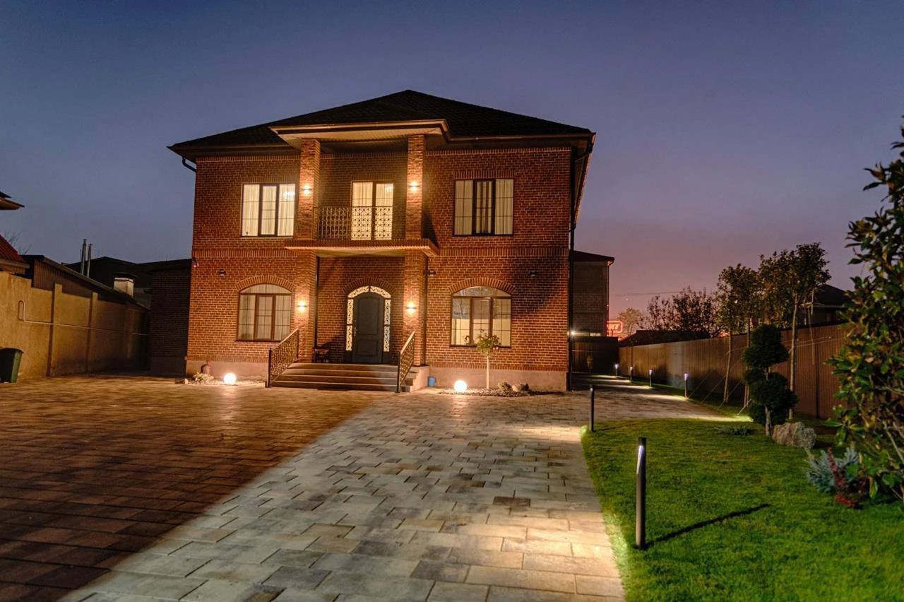 Свет в саду