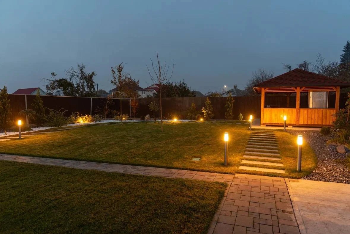 Свет в саду