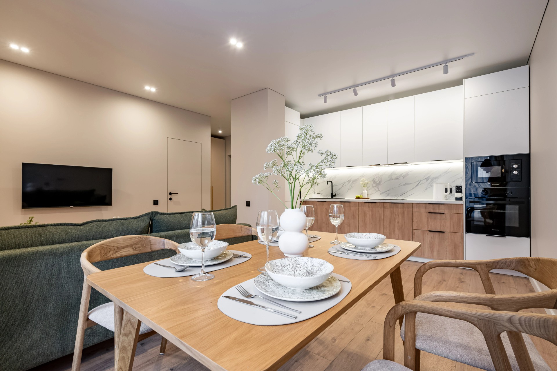 Белоостровская 10