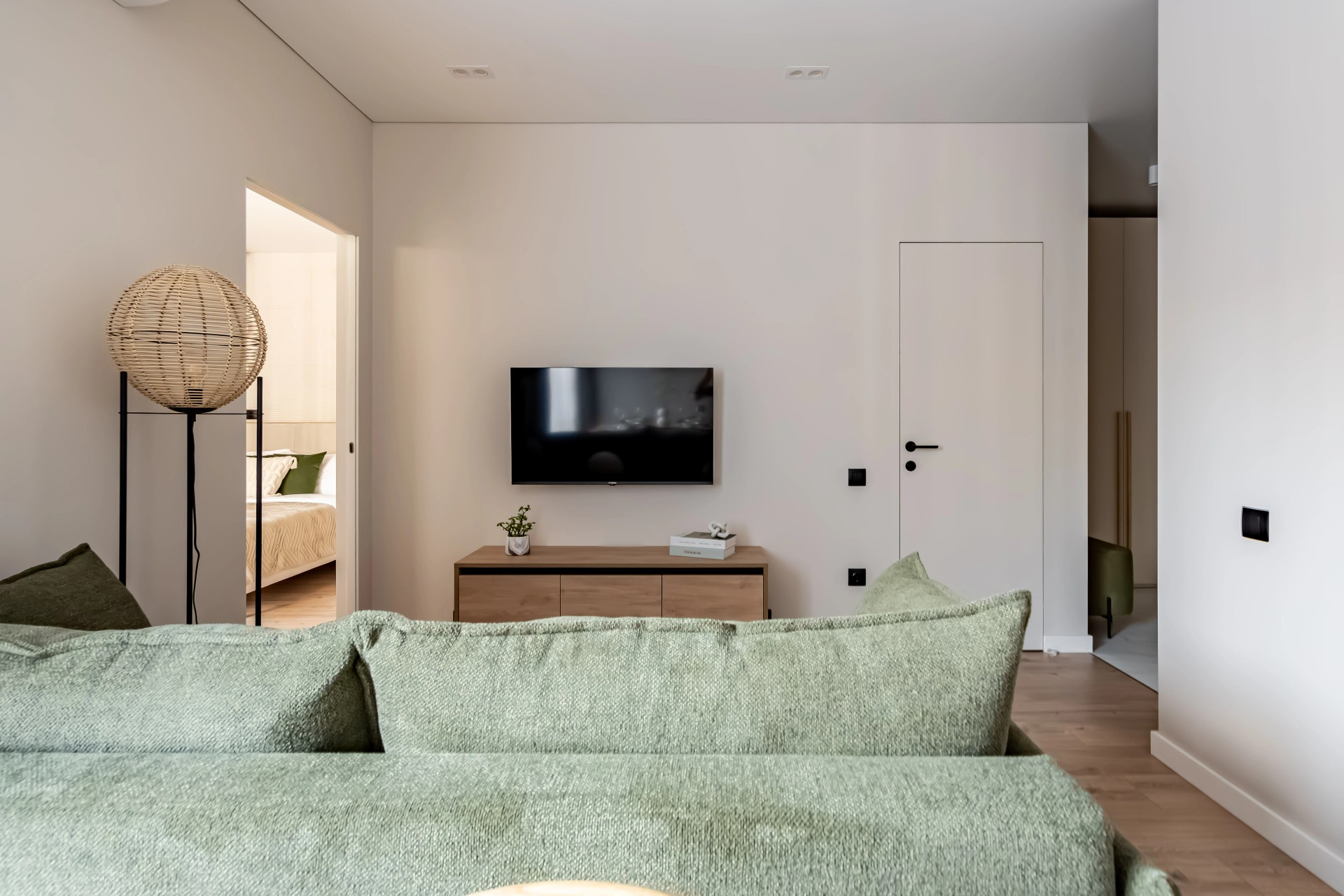 Белоостровская 10