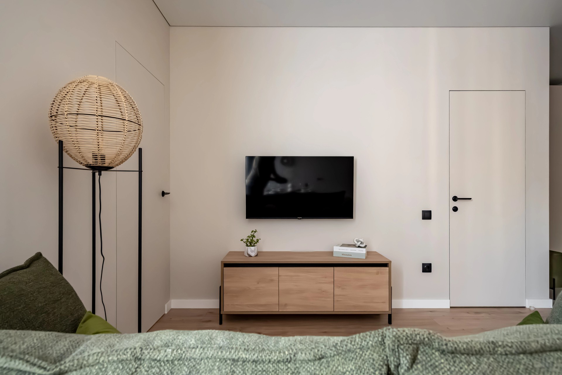 Белоостровская 10