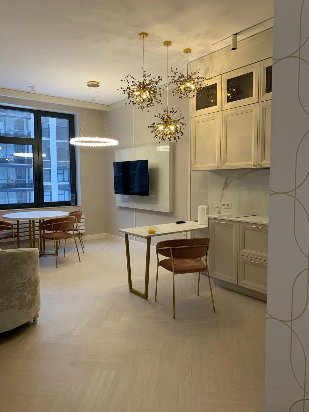 Проект 3-х комнатной квартиры в неоклассическом стиле для девушки