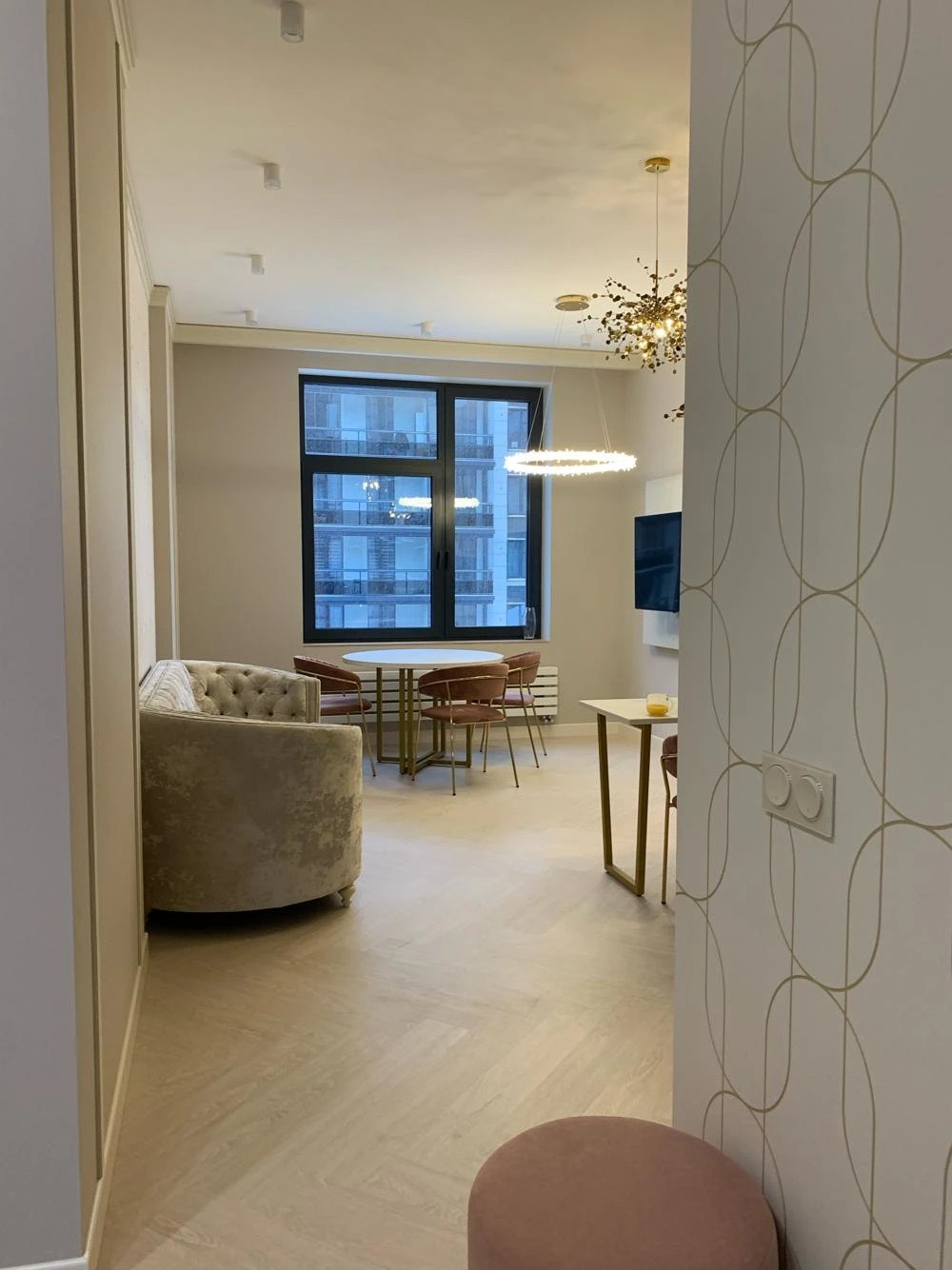 Проект 3-х комнатной квартиры в неоклассическом стиле для девушки