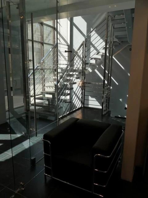 ОФИС - ХАЙ-ТЕК