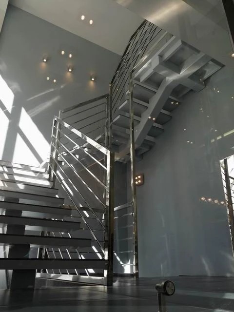 ОФИС - ХАЙ-ТЕК