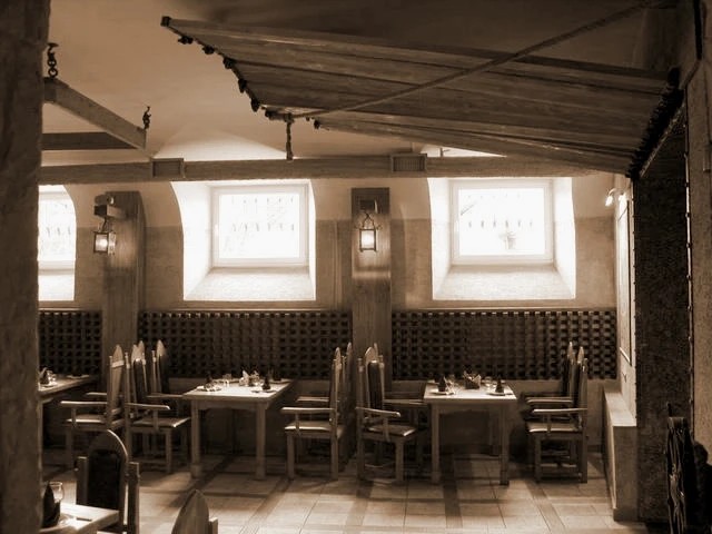 РЕСТОРАН - РОМАНСКИЙ