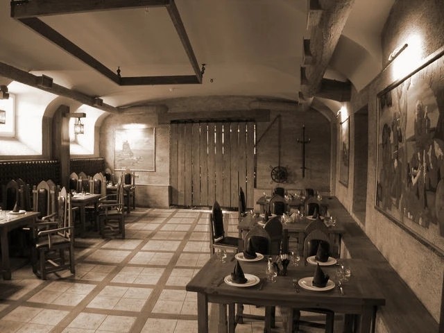 РЕСТОРАН - РОМАНСКИЙ