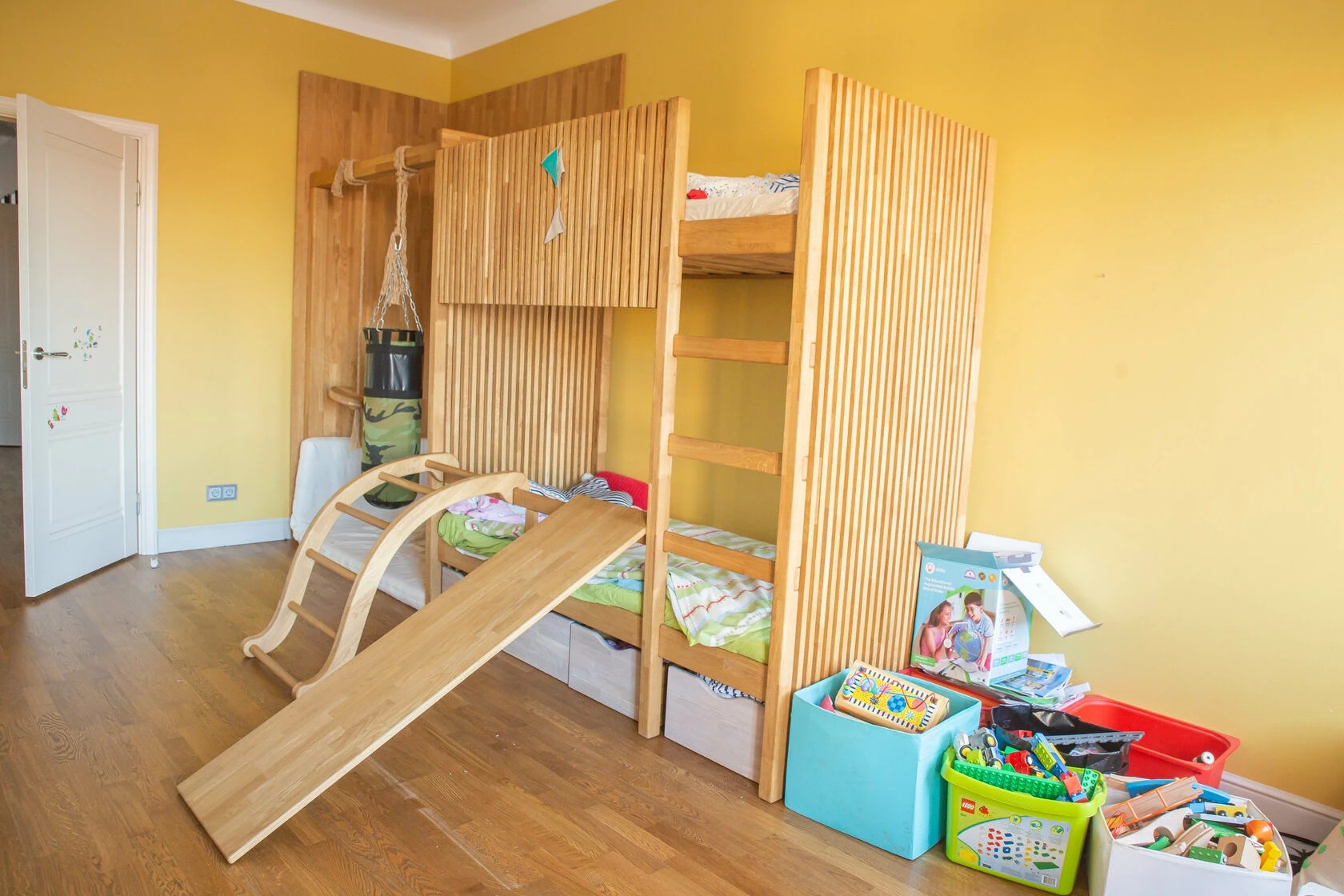 Галерная улица