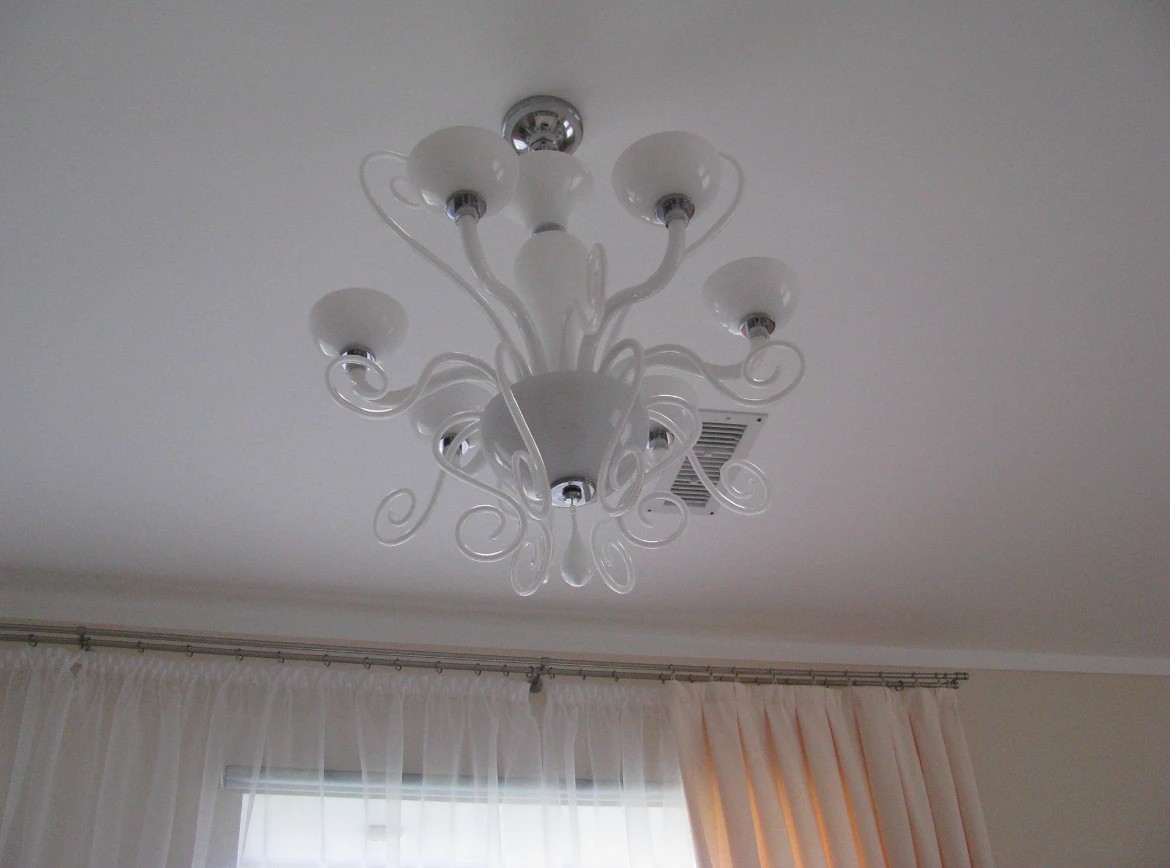 Детская с маленьким замком в большом доме