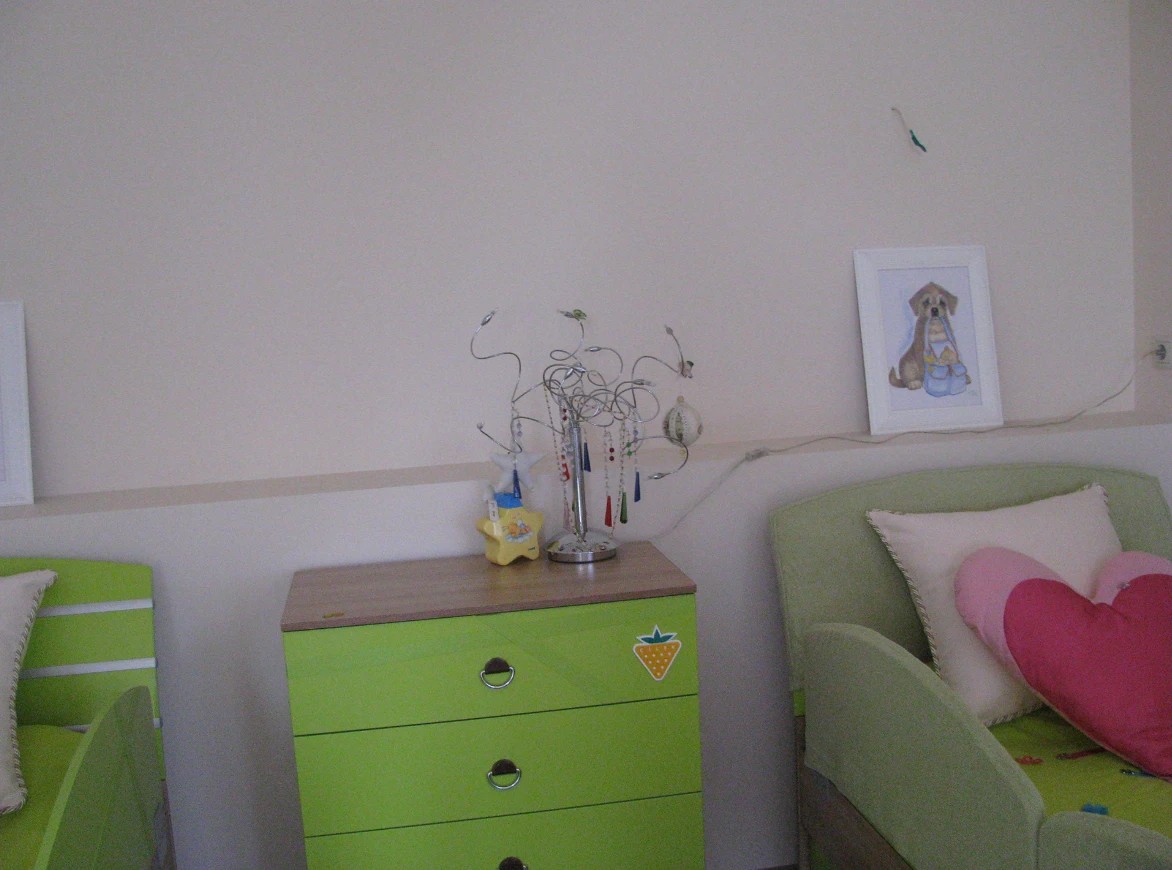 Детская с маленьким замком в большом доме