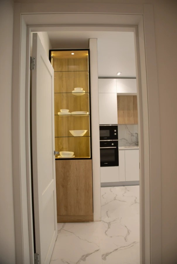 Светлая квартира в неоклассическом стиле