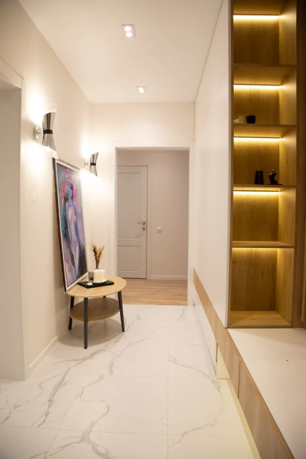 Светлая квартира в неоклассическом стиле