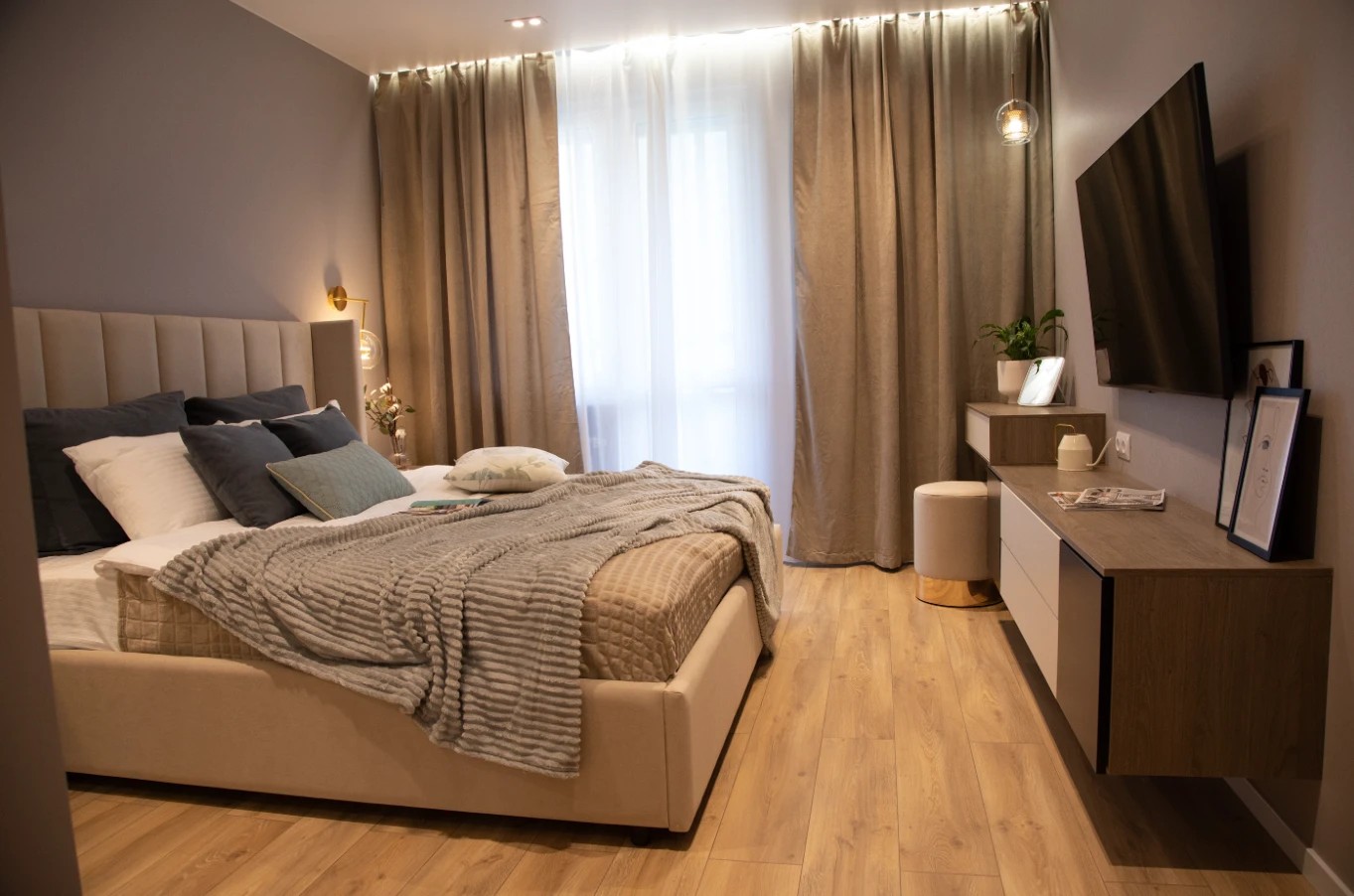 Светлая квартира в неоклассическом стиле