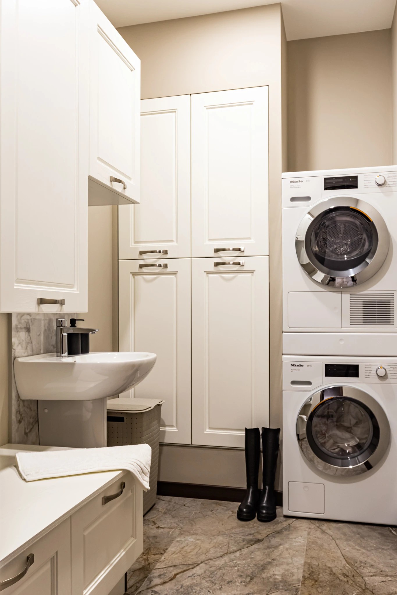 КВАРТИРА НА ПР. ТОРЕЗА