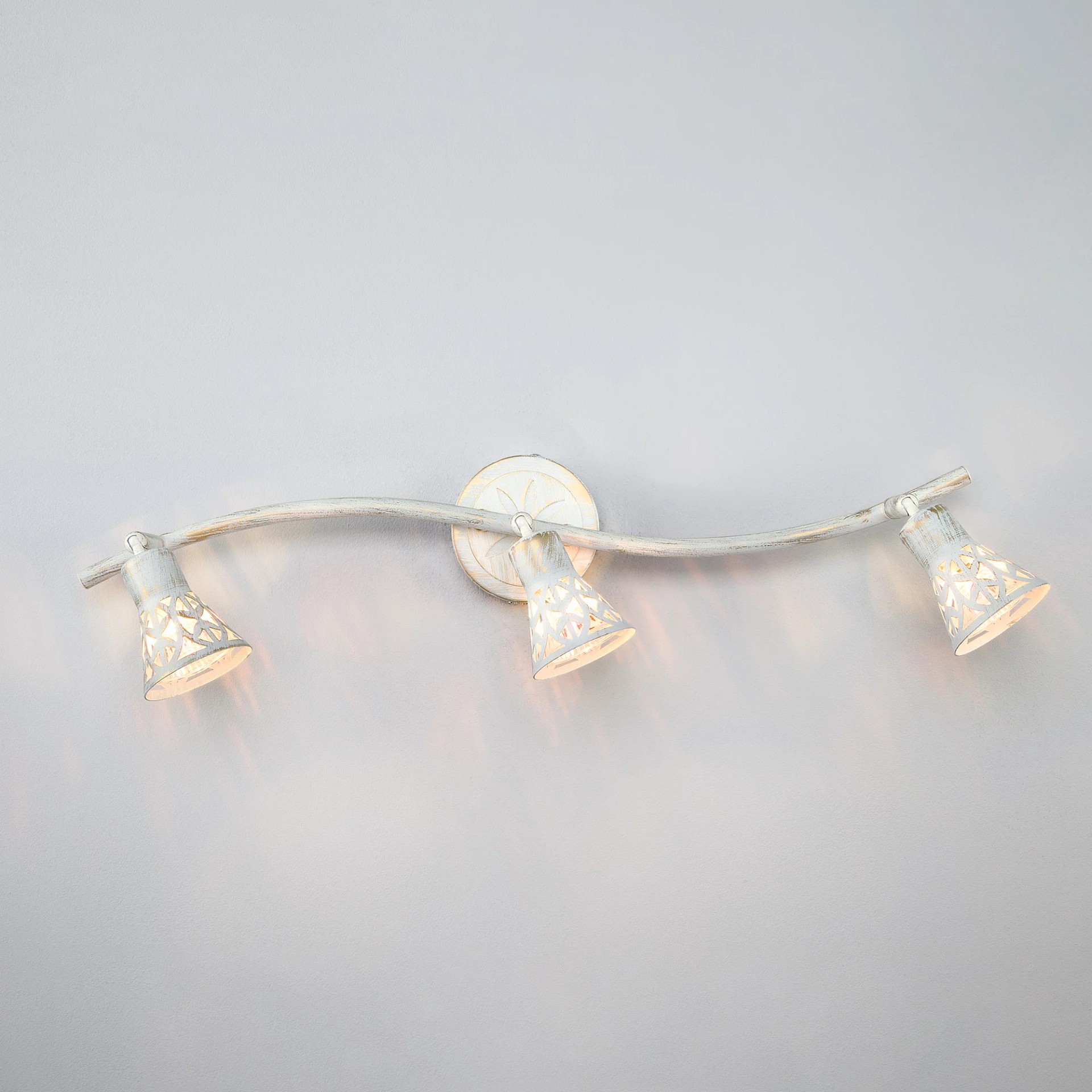 Светильник спот Eurosvet Alaska 20027/3 белый с золотом