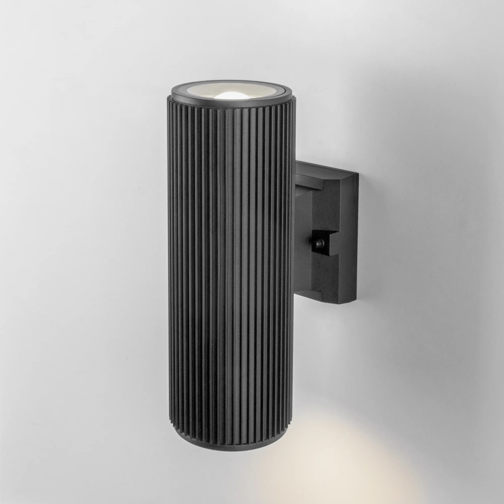 Уличный настенный светильник Elektrostandard Strict 1403 TECHNO серый